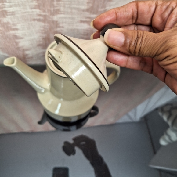 Vintage STRAWBERRIES 🍓 pitcher with lid, freezer to oven stoneware. - Picture 5 of 13